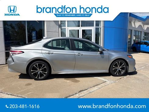 Used 2020 Toyota Camry SE FWD image 7