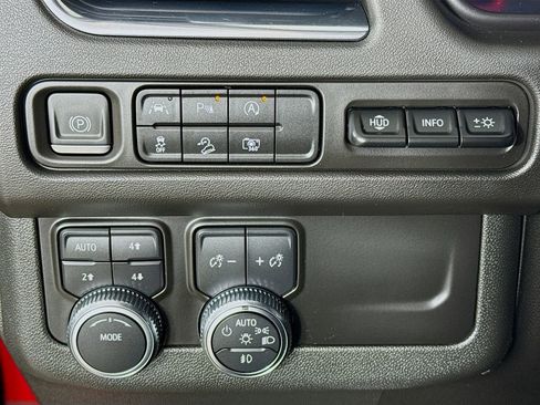 Used 2023 GMC Yukon AT4 w/ Technology Package image 10