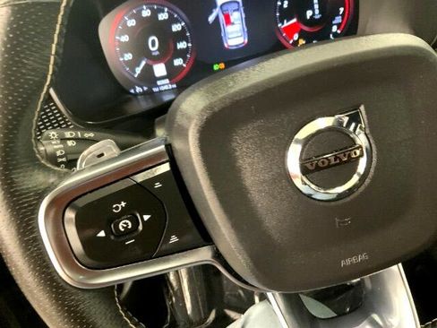 Used 2020 Volvo XC40 T5 R-Design image 19