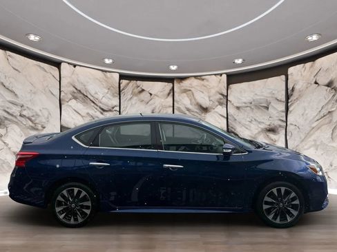 Used 2019 Nissan Sentra SR image 2