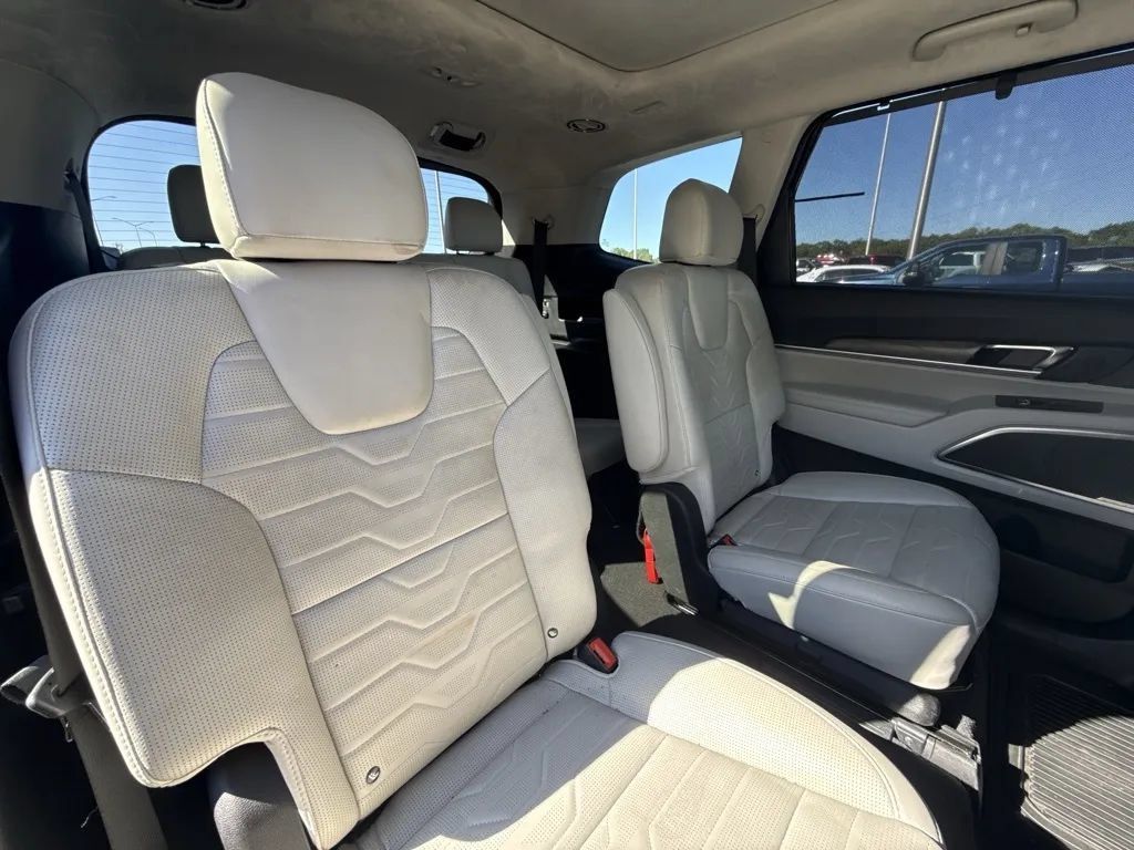 Used 2021 Kia Telluride SX w/ SX Prestige Package AWD/4WD image 13