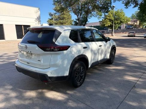 Used 2024 Nissan Rogue S AWD/4WD image 7