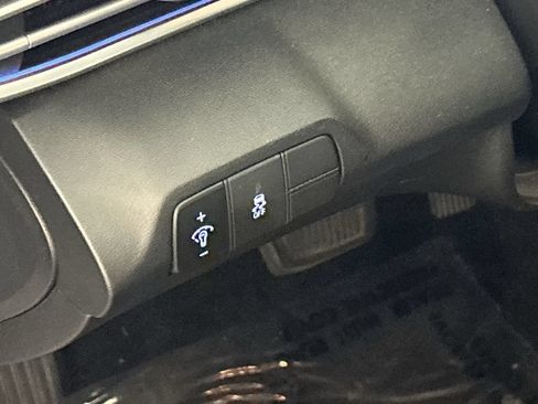Used 2025 Hyundai Elantra SEL FWD image 14