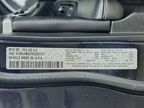 Certified 2024 Jeep Grand Cherokee Limited w/ Black Appearance Package image 31