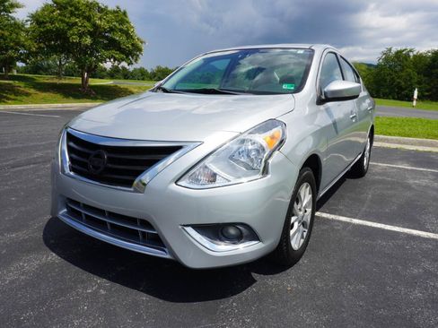 Used 2017 Nissan Versa SV w/ SV Special Edition Package FWD image 6