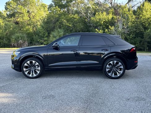 Used 2025 Audi Q8 Premium AWD/4WD image 6