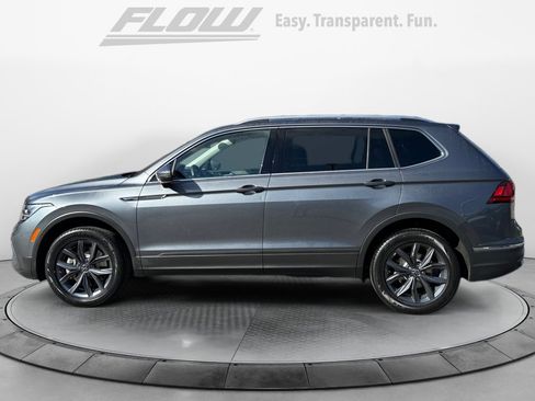 Used 2022 Volkswagen Tiguan SE w/ Panoramic Sunroof Package image 5