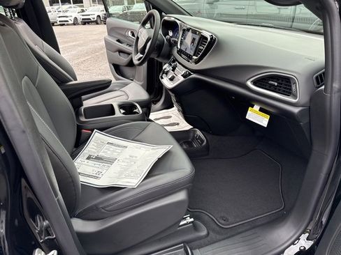 New 2026 Chrysler Voyager LX image 25