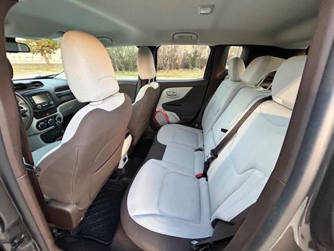 Used 2016 Jeep Renegade Latitude w/ Popular Equipment Group image 11