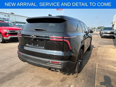 Used 2024 Chevrolet Traverse LS w/ Midnight/Sport Edition FWD image 7
