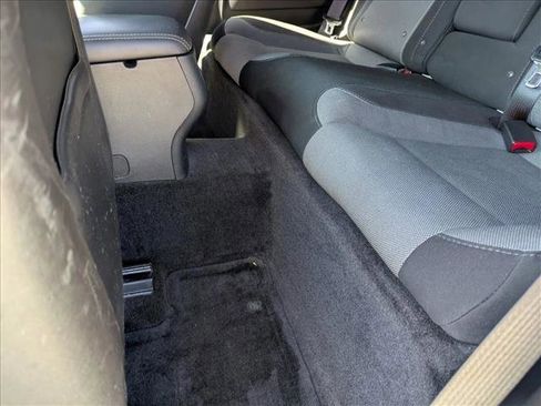 Used 2015 Dodge Challenger SXT image 13