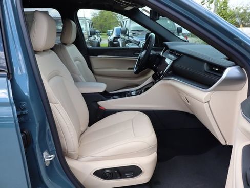 New 2026 Jeep Grand Cherokee L Limited w/ Luxury Tech Group II AWD/4WD image 51