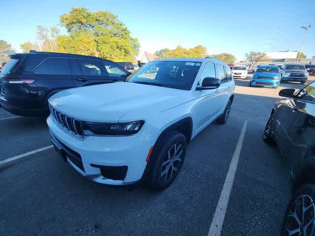 Used 2023 Jeep Grand Cherokee L Limited AWD/4WD image 4