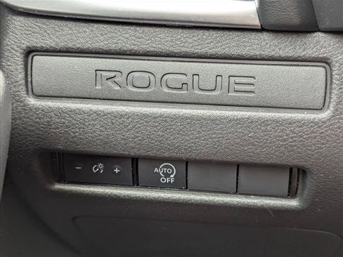 Used 2024 Nissan Rogue S FWD image 12