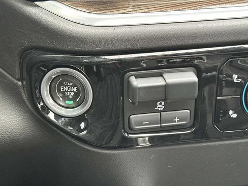 Used 2022 Chevrolet Silverado 1500 RST AWD/4WD image 29