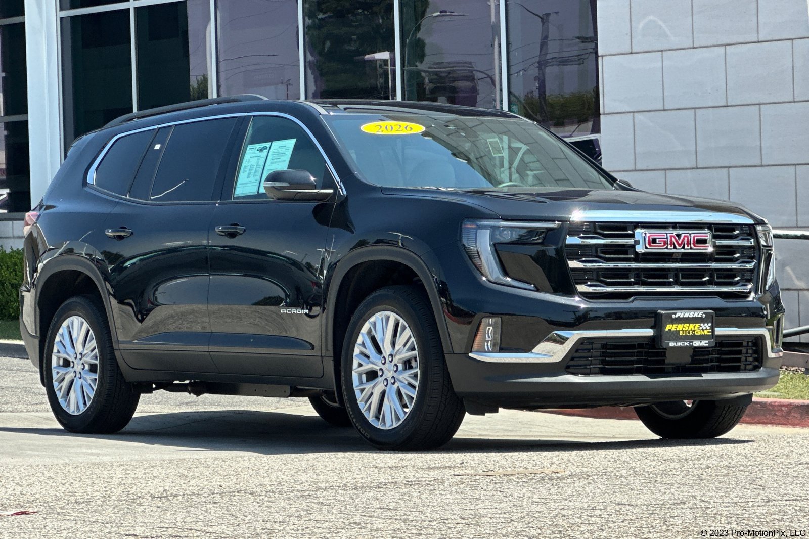 Used 2026 GMC Acadia Elevation w/ Elevation Premium Package FWD image 1