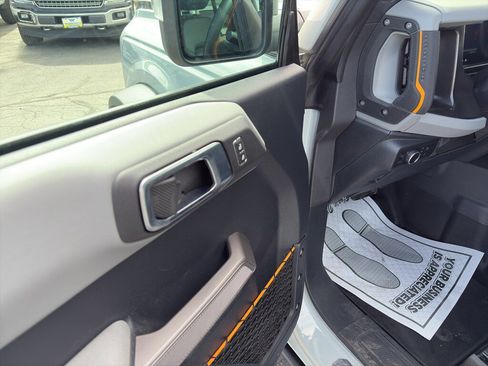 Used 2022 Ford Bronco Badlands image 11