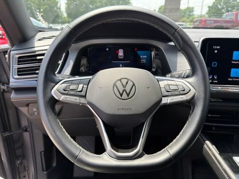 Used 2025 Volkswagen Atlas Cross Sport SE FWD image 14