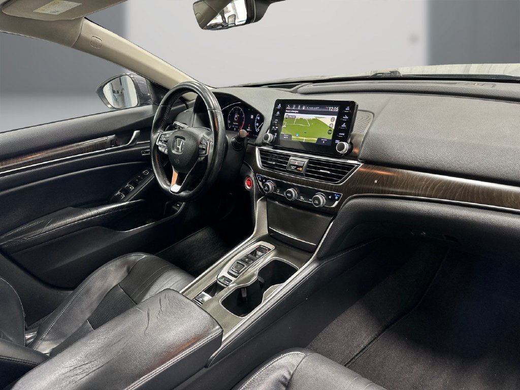 Used 2018 Honda Accord Touring image 16