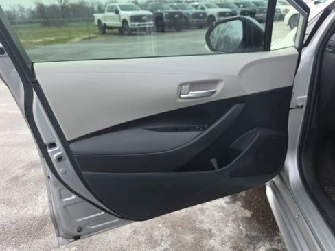 Used 2021 Toyota Corolla LE image 19