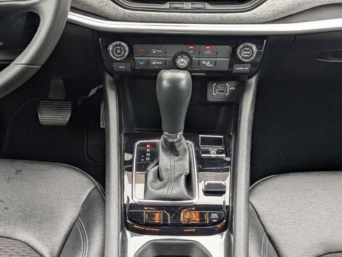 Used 2024 Jeep Compass Latitude AWD/4WD image 19
