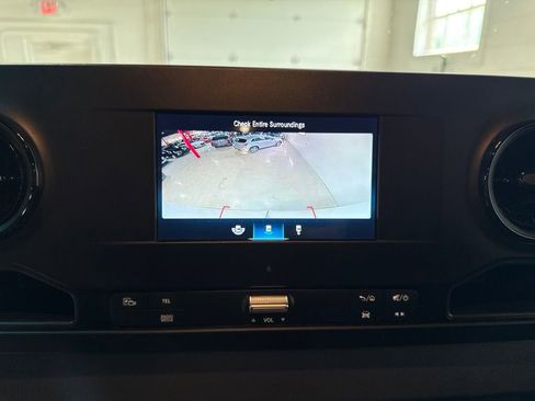 Used 2024 Mercedes-Benz Sprinter 2500 image 18