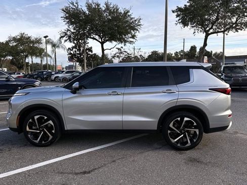 Used 2024 Mitsubishi Outlander SE image 6