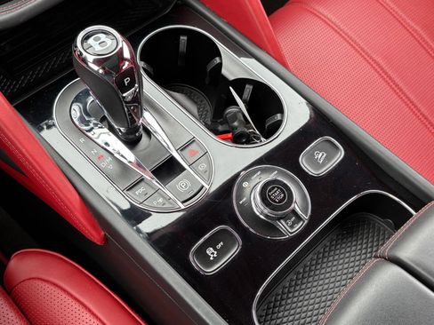 Used 2021 Bentley Bentayga AWD/4WD image 28