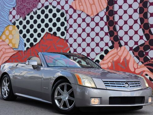 Used 2005 Cadillac XLR RWD image 4