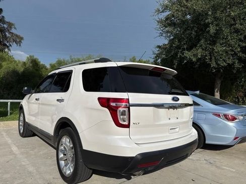 Used 2013 Ford Explorer XLT FWD image 2