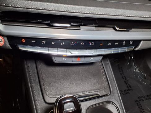 Used 2024 Cadillac XT4 Premium Luxury image 5