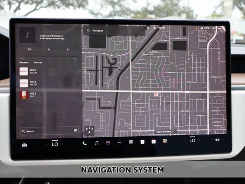 Used 2022 Tesla Model S image 3