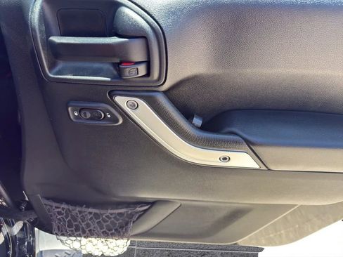 Used 2016 Jeep Wrangler Unlimited Sahara AWD/4WD image 24