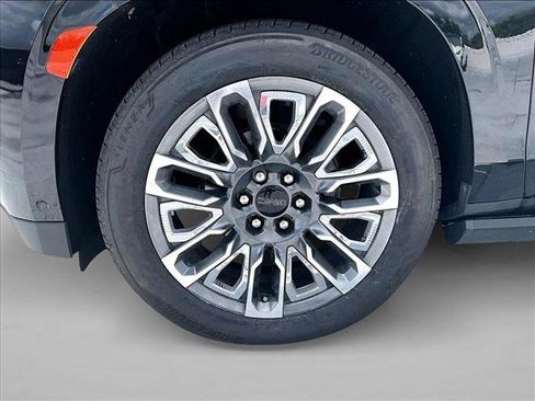 Used 2024 GMC Yukon XL Denali Ultimate AWD/4WD image 10