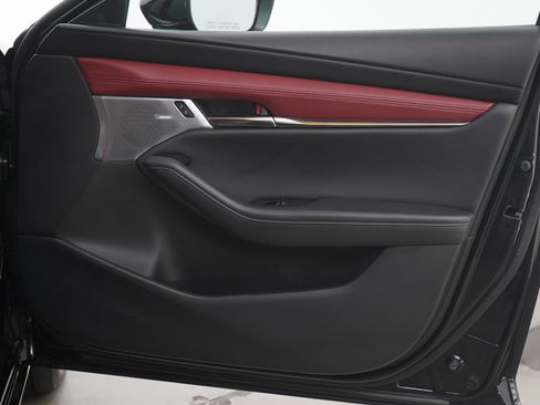 Used 2023 MAZDA MAZDA3 Hatchback w/Premium Plus Pkg image 9