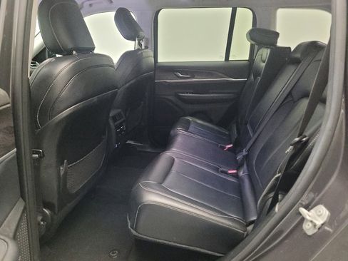 Used 2023 Jeep Grand Cherokee Limited AWD/4WD image 18