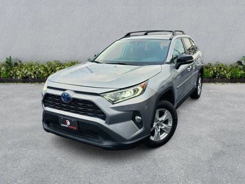 Used 2019 Toyota RAV4 XLE w/ Convenience Package image 2