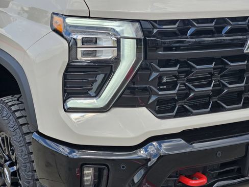 New 2026 Chevrolet Silverado 2500 ZR2 AWD/4WD image 9