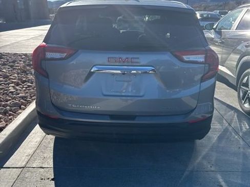 Used 2024 GMC Terrain SLE image 4