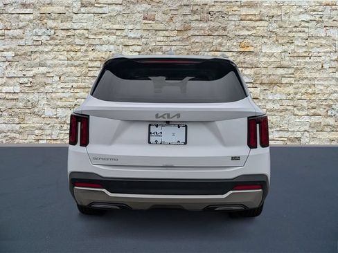Certified 2025 Kia Sorento S w/ Panoramic Sunroof Package FWD image 6