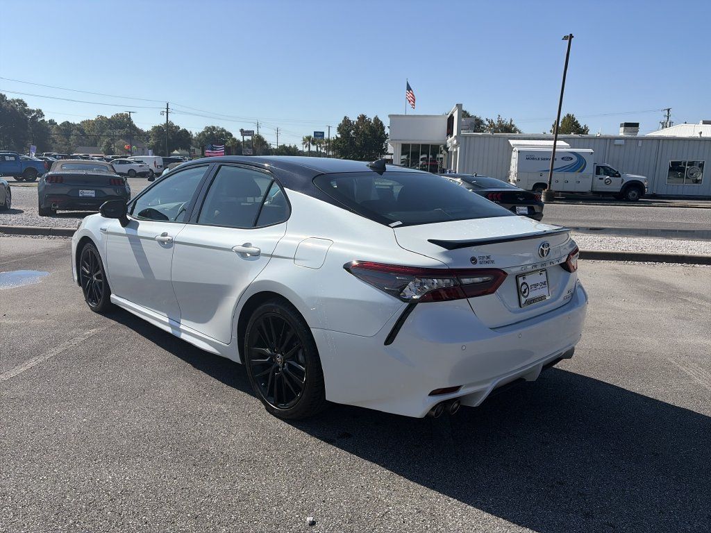 Used 2021 Toyota Camry XSE w/ Navigation Upgrade Package FWD image 5