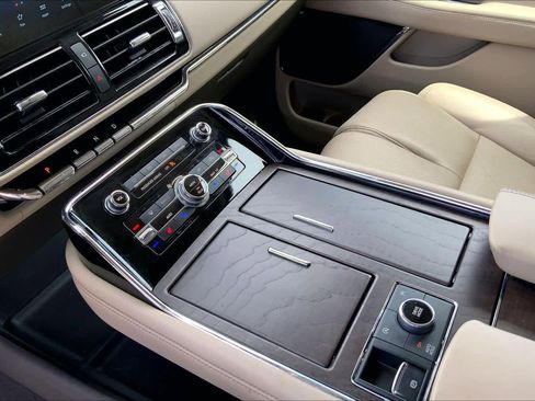 Used 2023 Lincoln Navigator Reserve RWD image 17
