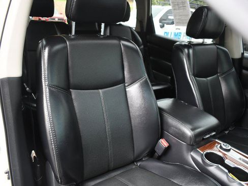 Used 2017 Nissan Pathfinder Platinum AWD/4WD image 27