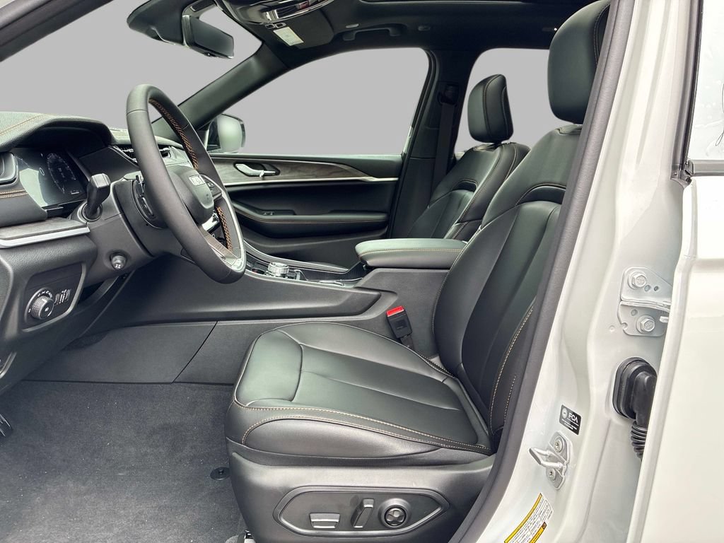 New 2026 Jeep Grand Cherokee Limited AWD/4WD image 11