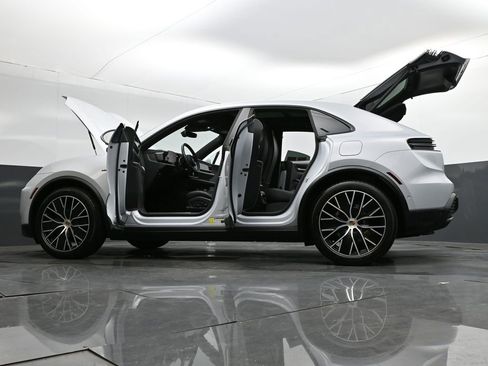 Used 2024 Porsche Macan 4 Electric w/ Premium Package image 37