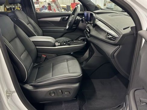 Used 2025 Buick Enclave Preferred image 18