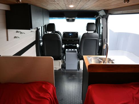 Used 2022 Mercedes-Benz Sprinter 2500 image 37