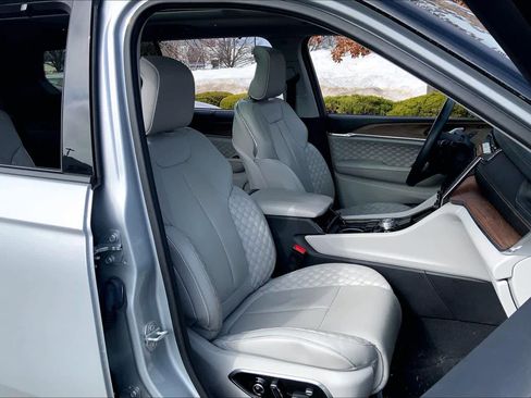 Used 2023 Jeep Grand Cherokee L Summit w/ Luxury Tech Group V image 9