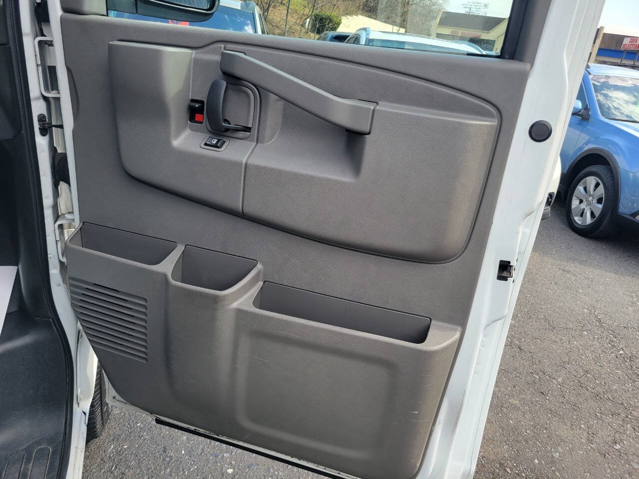 Used 2019 Chevrolet Express 2500 w/ Communications Package RWD image 29