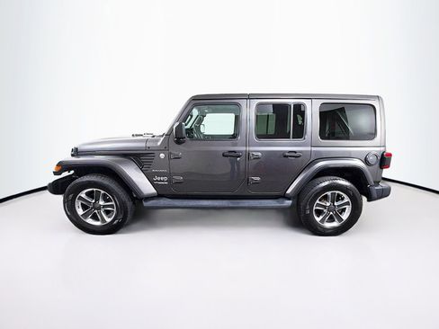 Used 2018 Jeep Wrangler Unlimited Sahara AWD/4WD image 4